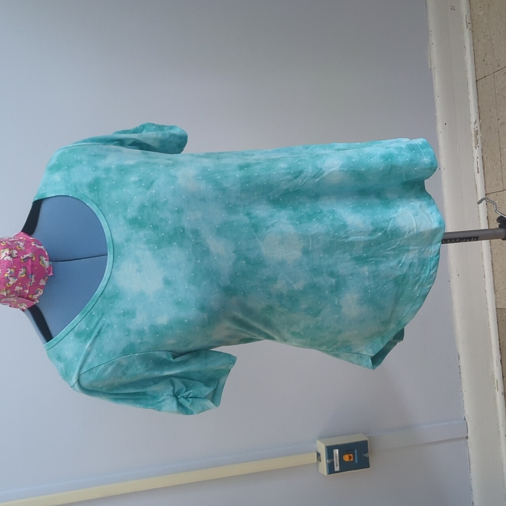 Lularoe Monroe top